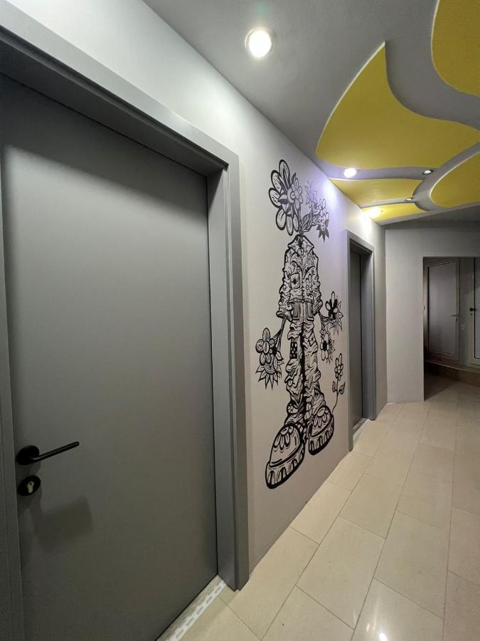 The Rooftop Hostel Shkodër エクステリア 写真