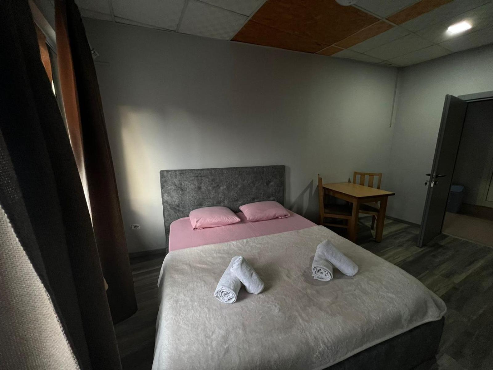 The Rooftop Hostel Shkodër 部屋 写真